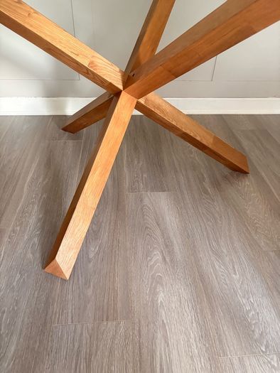 Agerby glass round dining table