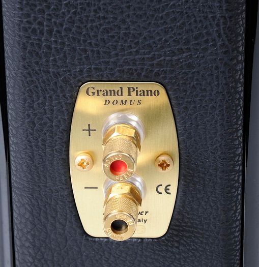 Hi End Audiophile Quality  Sonus Faber Grand Piano Domus Speakers - Gorgeous Hand Made in Italy  Stunning Real leather and piano Teak