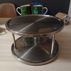 Spinning storage shelves