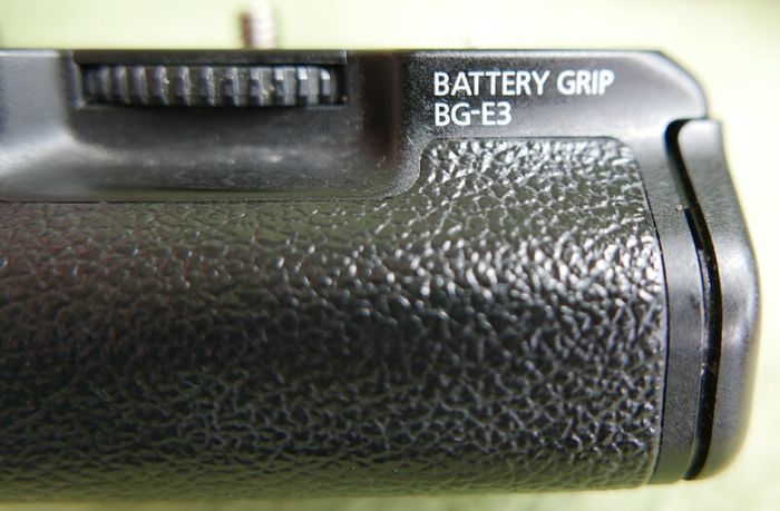 Canon BG-E3 Battery Grip For EOS 350D & 400D with two batteries