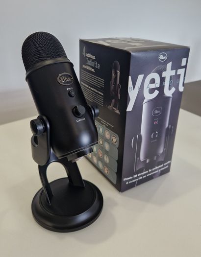 Blue Yeti USB Microphone with Microphone Arm