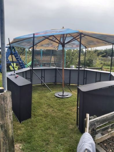 outdoor bar/food area