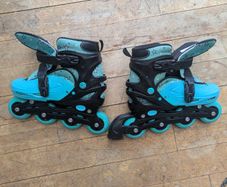 SFR Kids Adjustable Rollerblades / Inline Skates + safety gear