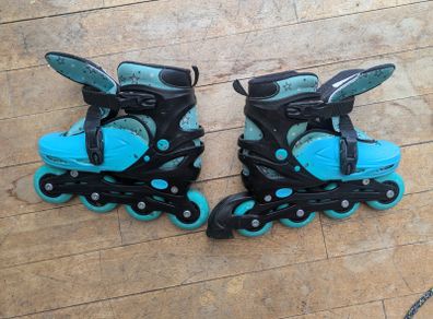 SFR Kids Adjustable Rollerblades / Inline Skates + safety gear
