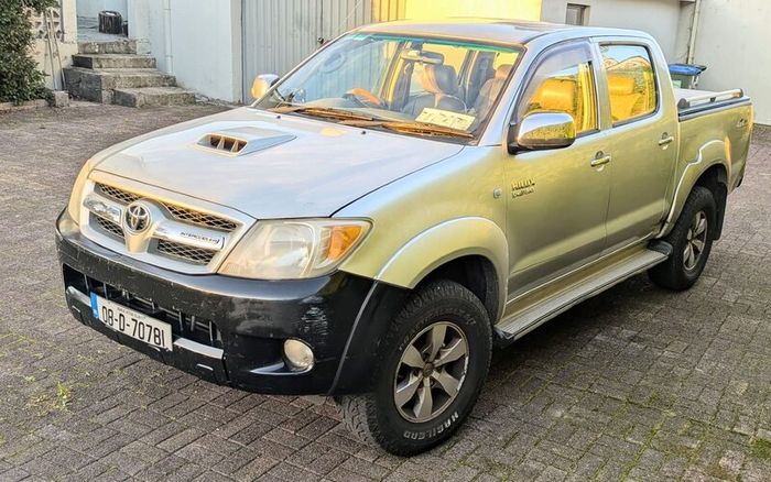 Toyota Hilux 3.0 D-4D Automatic Crew Cab CVRT 4/27
