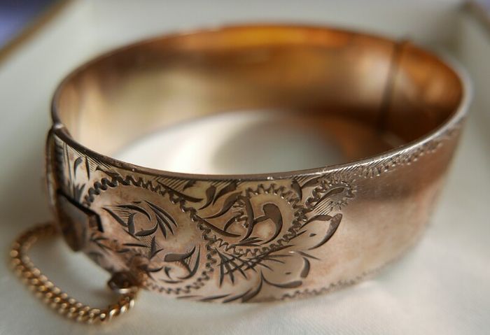 Antique Solid 1/20 9ct R.g. Rolled Gold Bangle With Safety Chain 50,4g
