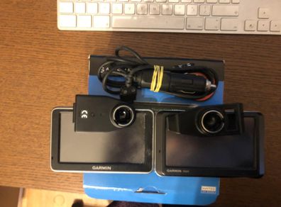 2 x Garmin nuvi