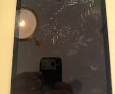 iPad Air 4th gen for parts cracked screen 256gb