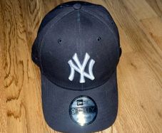 NY Yankee cap baseball Black