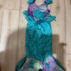 Girls dress up