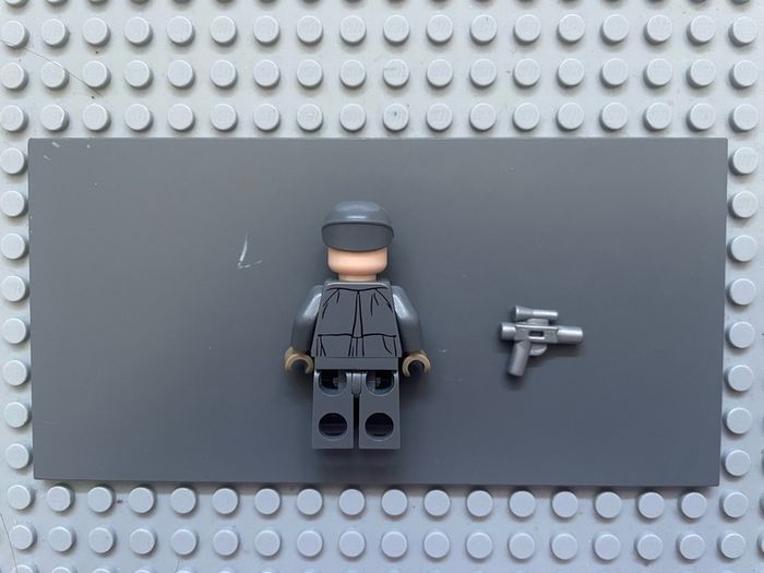 lego Star Wars sw0919 Tobias Beckett minifigure- Imperial Mudtrooper Disguise, Imperial Officer Cap