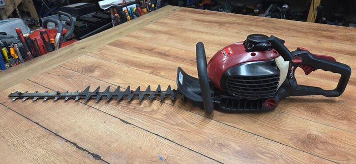 Hedge trimmer mountfield