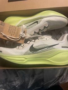womens Nike trainers