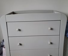 Mammaa and pappas drawers changing unit