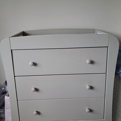 Mammaa and pappas drawers changing unit