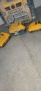 dewalt radio and 3 batteries