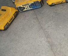 dewalt radio and 3 batteries