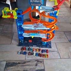 hot weels ultimate garage and cars