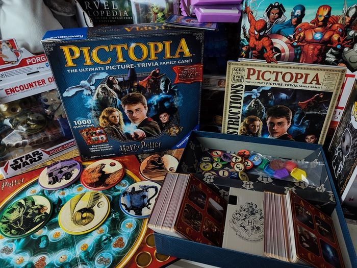 Pictopia ! Harry Potter Edition ! The Ultimate Picture-Trivia Family Game ! Includes Fantastic Books ! by Ravensburger !