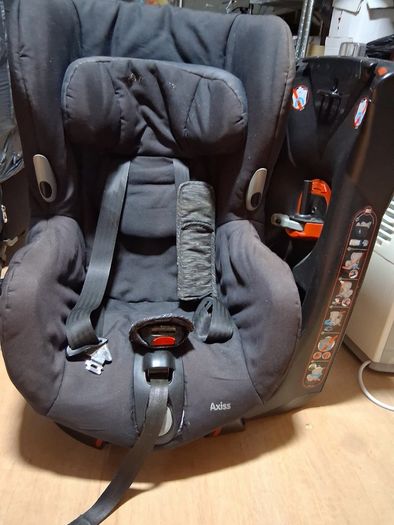 Maxi Cosi Axiss car seat