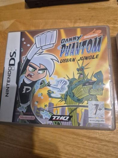 Nintendo DS Lite + Charger + Games