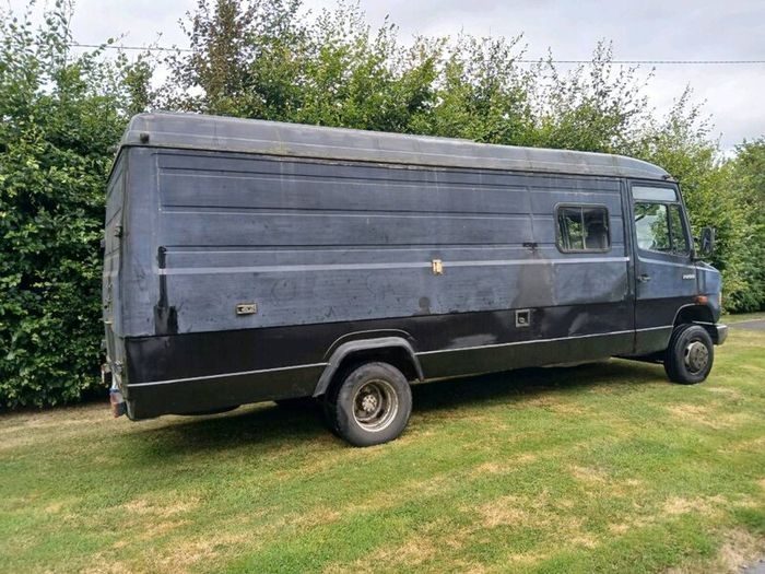 Vintage Mercedes 709d Camper Conversion