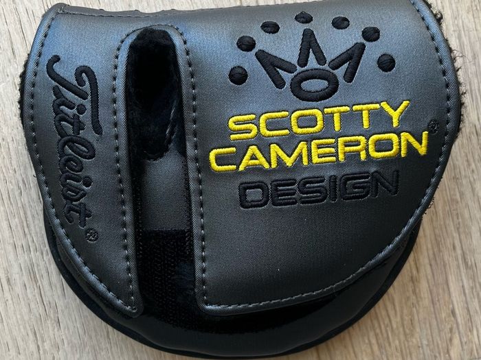 Scotty Cameron Phantom mid-mallet headcover