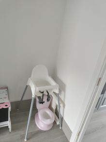 High chair Free