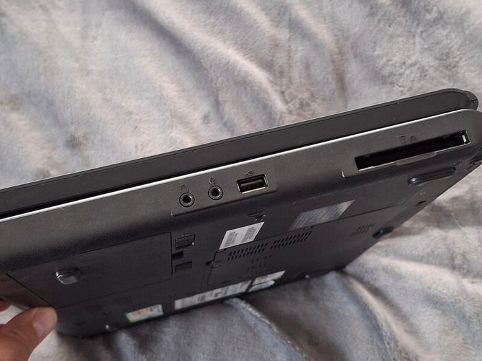 Toshiba Satellite L40 / Intel Pentium Dual 1.46 / 1.5GB RAM/ 120GB Hdd