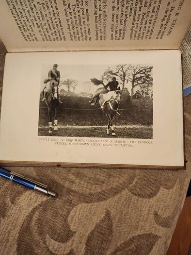The Horseman's Year Book. Edited By Lt.col.w.e.lyon. 1950 First Edition Hardback In Good Condition. Plus Hunting,showing, And Chasing. By Sam Marsh. See Photos For Same.