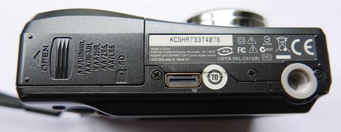 Kodak Easyshare C613 Compact Digital Camera +  SD CARD runs on AA batteries, WORKS WELL