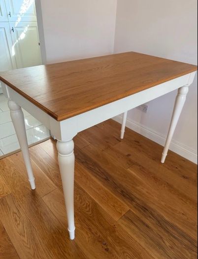 Bar dining table