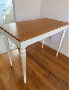 Bar dining table