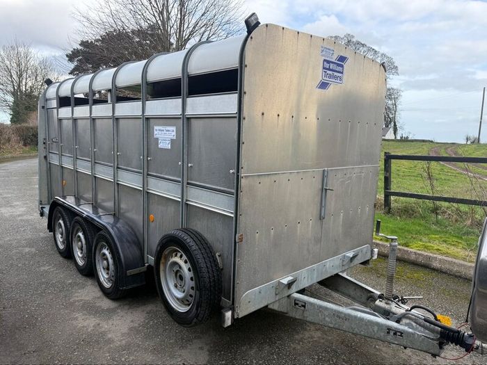 IFOR WILLIAMS TA510 Tri Axle Livestock Trailer