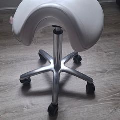 Salon chair saddle stool white
