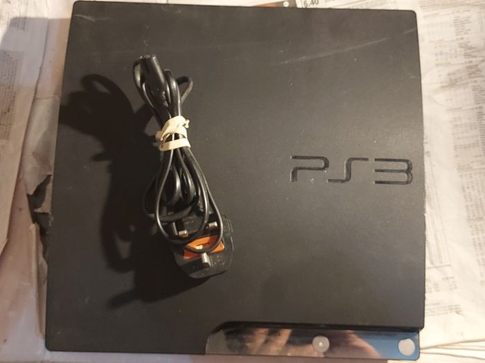 SONY Playstation 3, Model CECH-2003B, Comes with Power Cable only, Powers on and off, excellent cosmetic condition