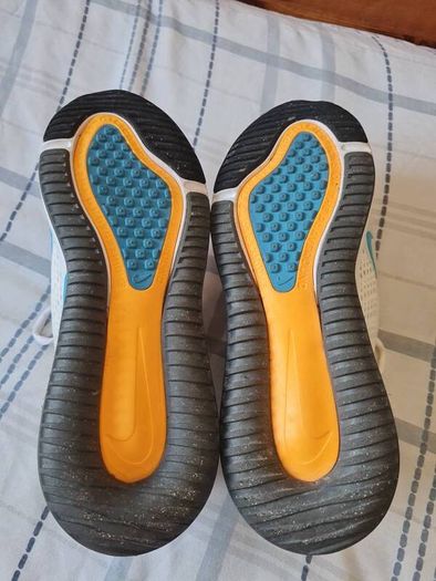 2022 nike air max go gs Size 5 eu 38 white/yellow in excellent condition