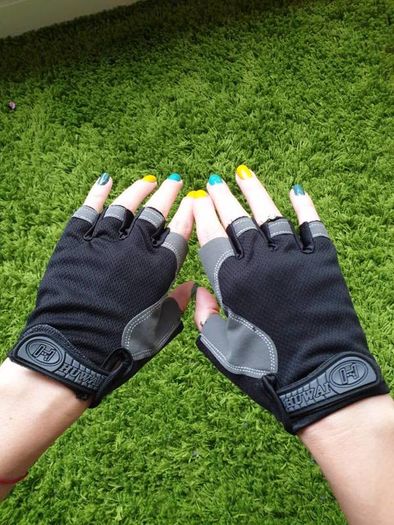 Gym gloves. Fingerless gloves. Cycling gloves. Work gloves. Carpenter gloves. Weightlifting. Workout.  Fitness.  Bodybuilding