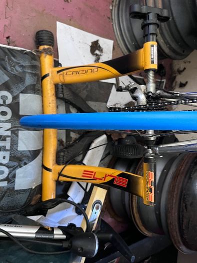 trek 1000 SL 56 frame turbo trainer included