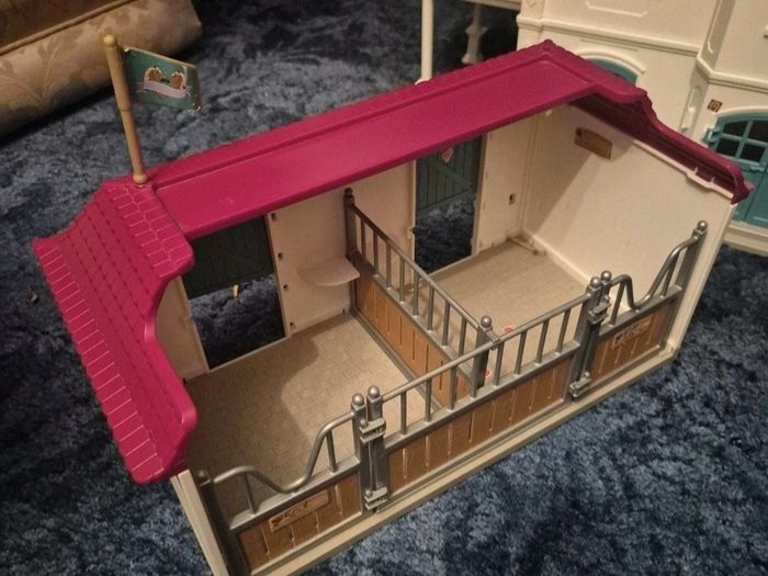 Schleich Horse Large Lot  Stable, Horses, Fencing,car Ambulance  Accessories