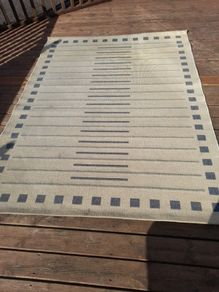100% pure wool 2.2m x 1.7 rug