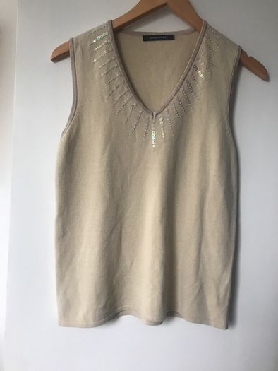 Top sleeveless size 10 to 12