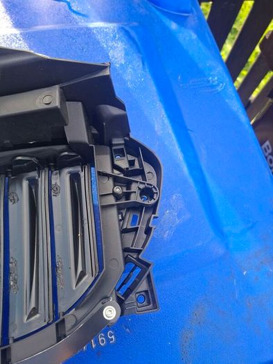 BMW G30 front grill assembly