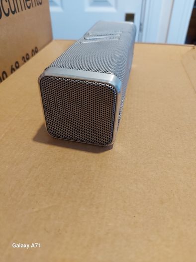 iWantit Bluetooth Speaker IPBTW15, works fine, Has some cosmetic wear as per photos