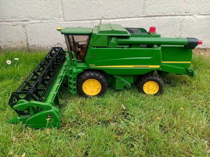 Bruder John Deere Combine Harvester
