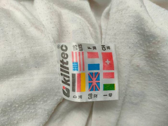 Vintage 80s/90s Killtec windbreaker  Size 36 / Small  Light weight  Full zip 2 zip pockets  Draw strings at the waist