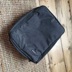 Neewer camera insert bag.
