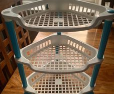 Plastic corner vegetable rack