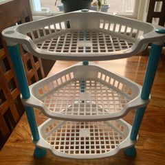 Plastic corner vegetable rack