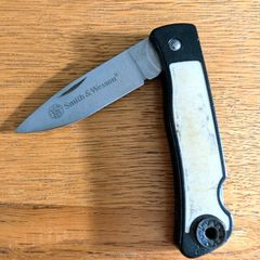 Smith & Wesson knife